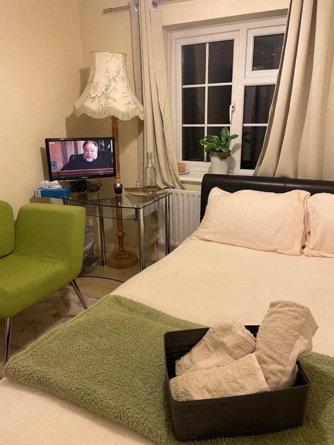 Cozy Homestay London Borough of London Borough of Croydon Exteriör bild