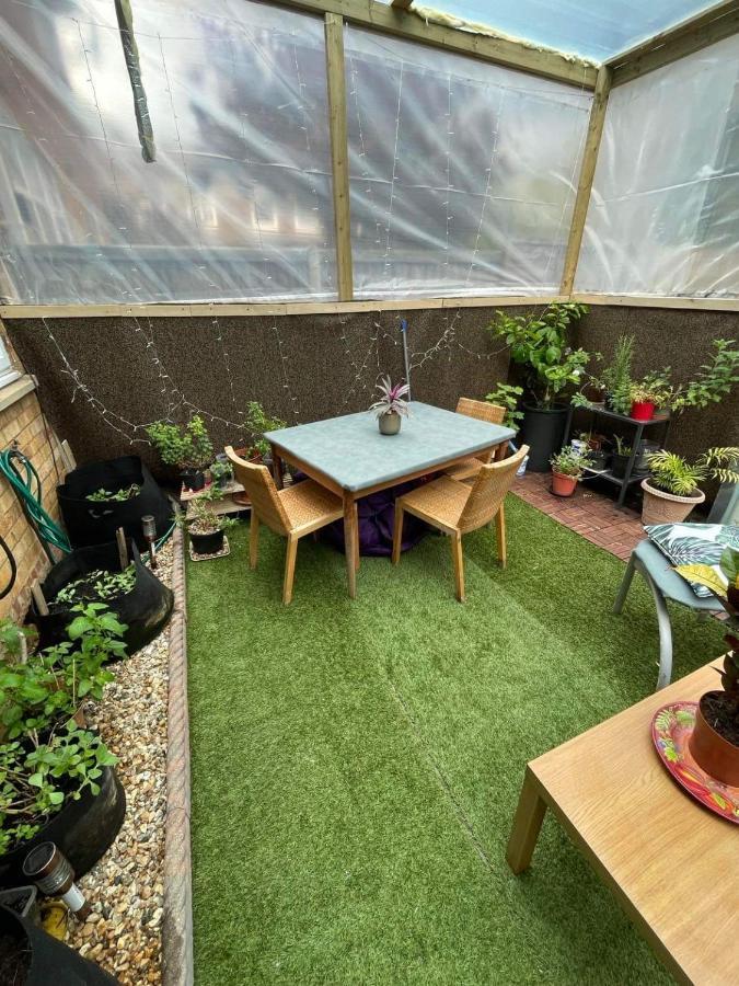 Cozy Homestay London Borough of London Borough of Croydon Exteriör bild